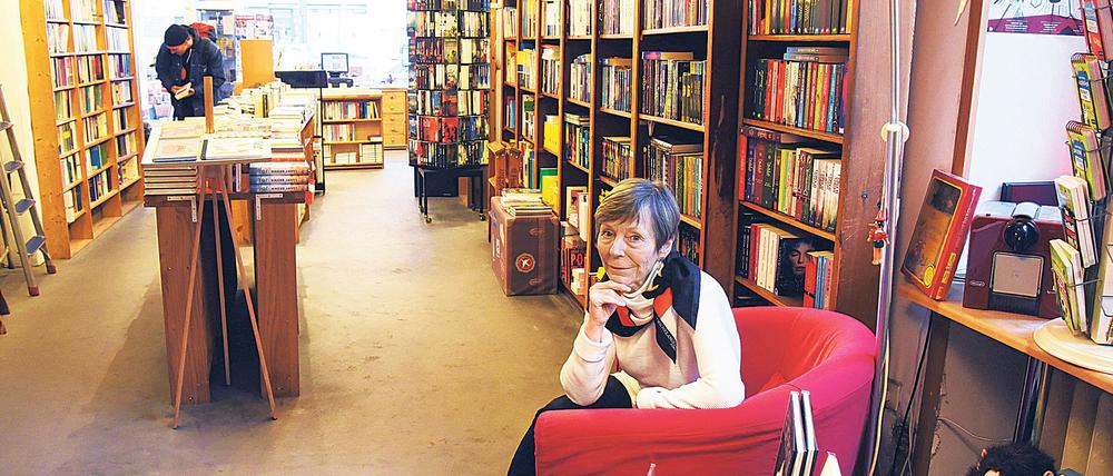 Buchhändlerin Christiane Fritsch-Weith in ihrem über Berlin-Schöneberg hinaus bekannten Buchladen.