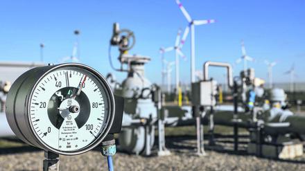 ARCHIV - 08.03.2022, Sachsen-Anhalt, Bad Lauchstädt: Ein Manometer zeigt den Druck im Erdgasnetz auf dem Gelände eines Untergrund-Gasspeichers an. (zu dpa "Habeck will zusätzliche Maßnahmen für weniger Gasverbrauch ergreifen") Foto: Jan Woitas/dpa-Zentralbild/dpa +++ dpa-Bildfunk +++