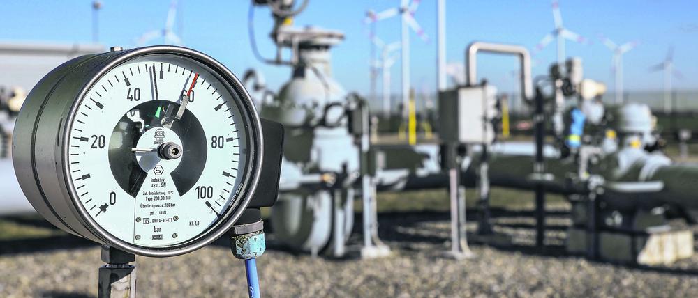 ARCHIV - 08.03.2022, Sachsen-Anhalt, Bad Lauchstädt: Ein Manometer zeigt den Druck im Erdgasnetz auf dem Gelände eines Untergrund-Gasspeichers an. (zu dpa "Habeck will zusätzliche Maßnahmen für weniger Gasverbrauch ergreifen") Foto: Jan Woitas/dpa-Zentralbild/dpa +++ dpa-Bildfunk +++
