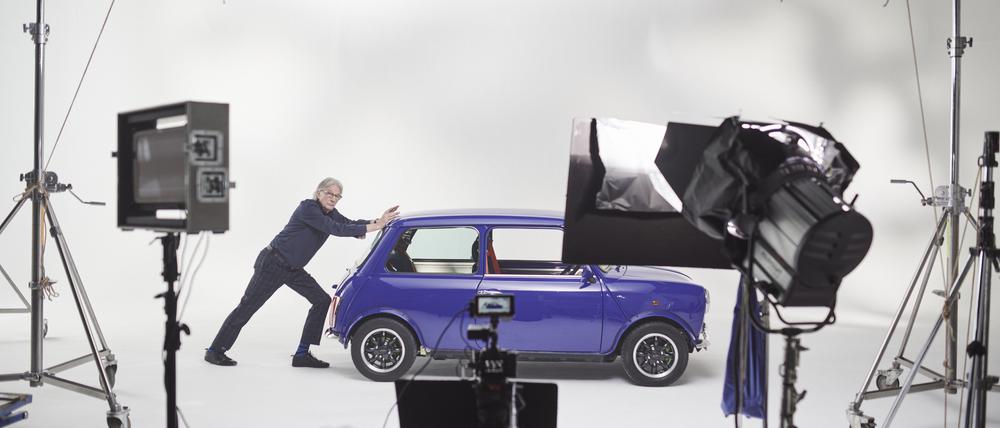Paul holt schon mal den Wagen. Der Designer Paul Smith hat den Mini hübsch gemacht.