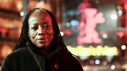 Tsitsi Dangarembga vor dem Berlinale-Palast in Berlin. 