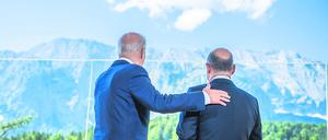Mit großem Bruder: Bundeskanzler Olaf Scholz (SPD) und US-Präsident Joe Biden im Juni 2022 auf Schloss Elmau.