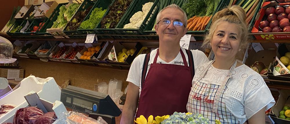 In der Schwarzen Olive an der Yorckstraße verkaufen Mustafa und Banu Sürücü Spezialitäten aus der Türkei und dem Mittelmeerraum. Nach über 30 Jahren hören sie auf, obwohl es ihnen schwer fällt. 