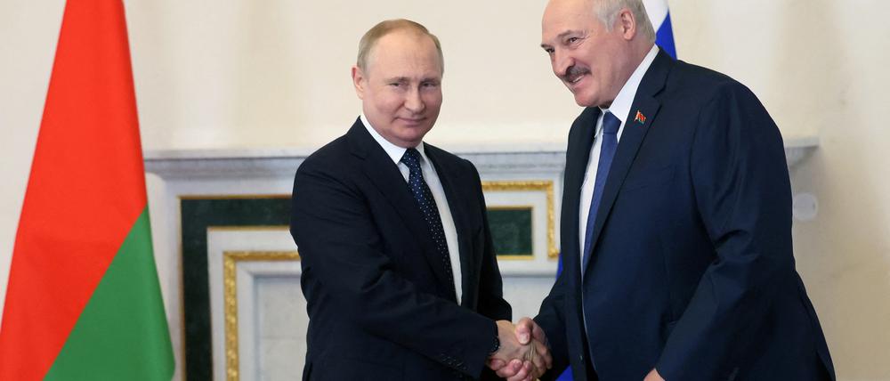 Russlands Präsident Putin und der belarussische Staatschef Lukaschenko trafen sich Ende Juni in St. Petersburg.