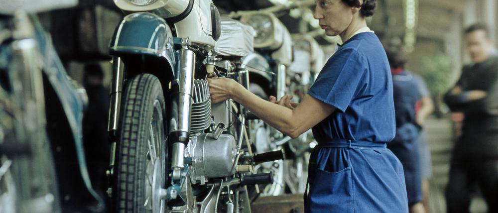 92 Prozent der Frauen hatten in der DDR einen Job in Vollzeit, kein Wunder, dass viele von ihnen ihre Schwestern in Westdeutschland belächelten.