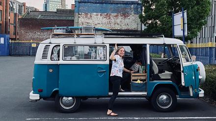 Mit ihrem Bus fährt sie nach England zur EM-Endrunde.