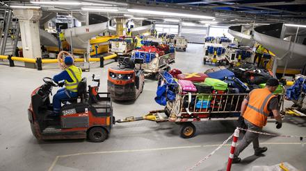 Viel zu tun: Gepäckabfertigung am Frankfurter Flughafen.
