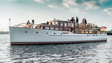 Die Motoryacht „Fitzgerald“ auf der Spree fährt mit Elektro-Antrieb.