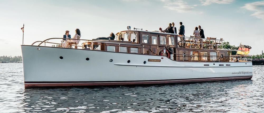Die Motoryacht „Fitzgerald“ auf der Spree fährt mit Elektro-Antrieb.