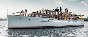 Die Motoryacht „Fitzgerald“ auf der Spree fährt mit Elektro-Antrieb.