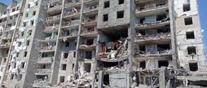 Ein durch einen russischen Raketeneinschlag beschädigtes Wohngebäude in der Region Odessa