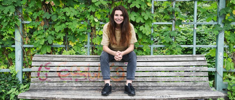 Die Autorin Judith Poznan, aufgenommen am 3. August 2021 auf dem Reuterplatz in Berlin-Neukölln für das Berliner Leben.
Achtung: Keine Weitergabe an Dritte!

Foto: Kitty Kleist-Heinrich