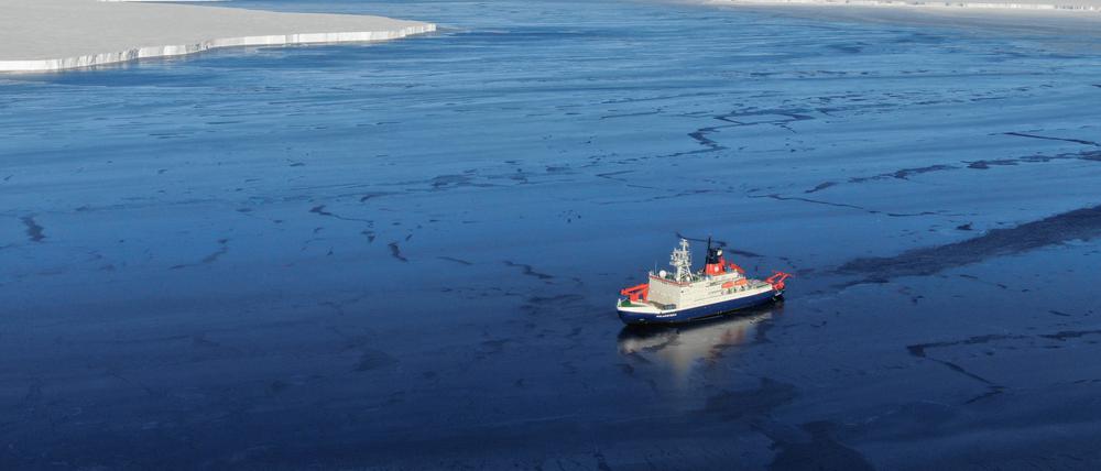 Der Polarstern hat während der „Mosaic“-Expedition rund 7000 Tonnen Schiffsdiesel verbraucht, das entspricht rund 22.000 Tonnen CO₂.