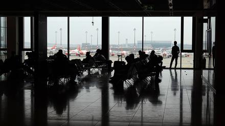 Wer vor dem Urlaub feststellt, dass der Pass abgelaufen ist oder die Impfung fehlt, muss nicht gleich die Reise abbrechen.