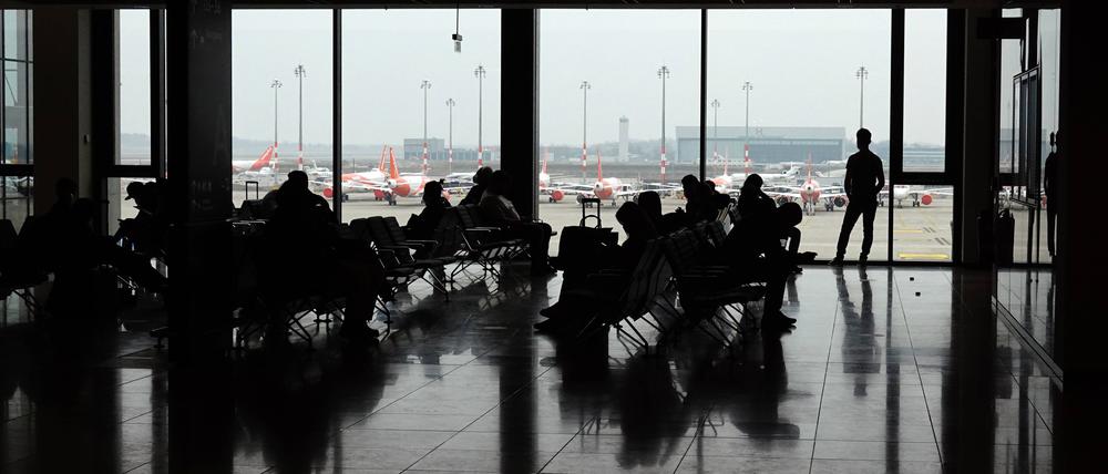 Wer vor dem Urlaub feststellt, dass der Pass abgelaufen ist oder die Impfung fehlt, muss nicht gleich die Reise abbrechen.