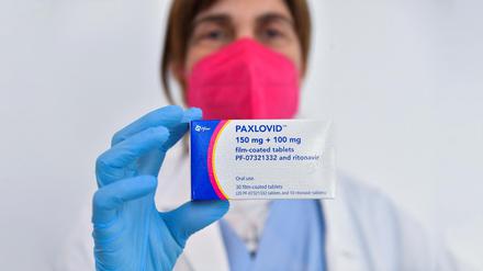 Paxlovid soll Risikopatienten vor schweren Verläufen von Covid-19 bewahren. 