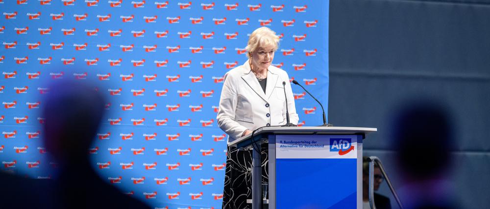 Erika Steinbach, Vorsitzende der AfD-nahen DES, hält beim Bundesparteitag der AfD eine Rede.