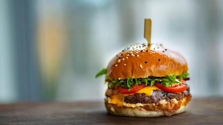 Hamburger im Brötchen.