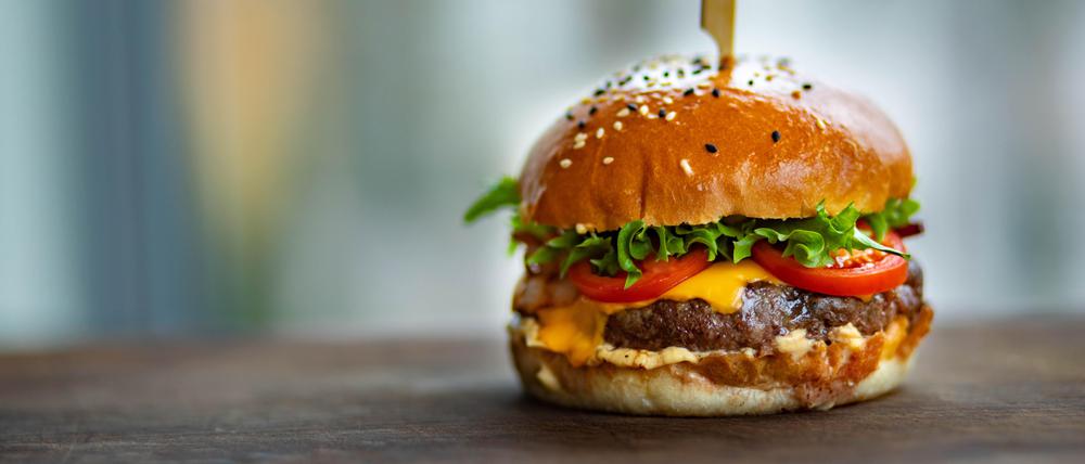 Hamburger im Brötchen.