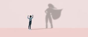 Kopf hoch, Brust raus. Wer sich für einige Minuten wie Wonder 
Woman oder Superman hinstellt, glaubt mehr an die eigenen Fähigkeiten. 