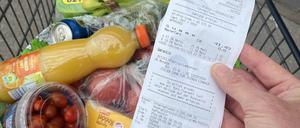 Einkaufen wird immer teurer, die Lebenshaltungskosten in Deutschland sind auf einem Rekordhoch.
