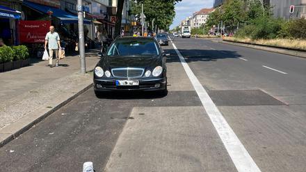 Der Radweg auf der Müllerstraße wird von Autofahrern ständig zugeparkt.