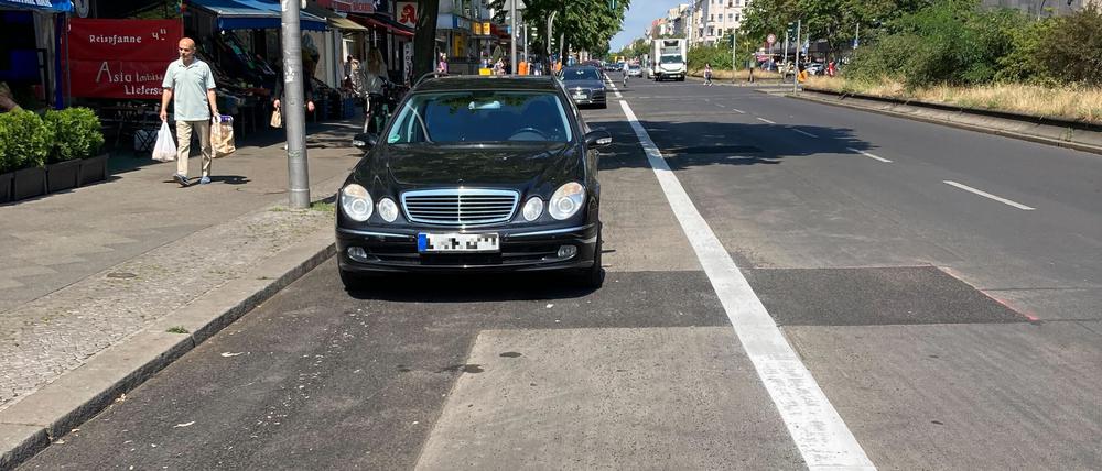 Der Radweg auf der Müllerstraße wird von Autofahrern ständig zugeparkt.