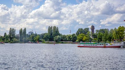 Wolken über dem Rummelsburger See.
