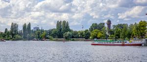 Wolken über dem Rummelsburger See.