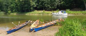 Die Boote vorwärts zu bewegen, erfordert etwas Übung und Teamgeist am Bord.