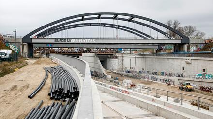 Bauarbeiten an der Baustelle zum Weiterbau Autobahn A100 in Neukölln. 