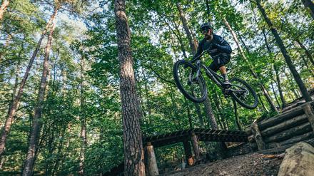 Sandro Beck, Vorsitzender von Downhill Berlin, auf der Piste.