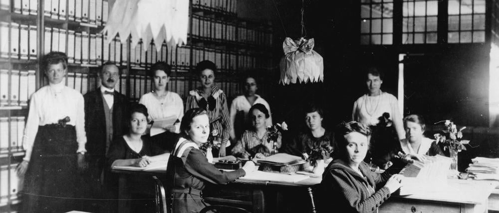 Rudolf Braunes „Das Mädchen an der Orga Privat“ spielt Ende der 1920er-Jahre in einem Schreibbüro an der Prenzlauer Allee. Der Jaron Verlag legt den Roman im Rahmen seiner neuen Reihe „Die Berlin Bibliothek“ nun wieder auf. Werke von Alice Berend, Rahel Sanzara und Arno Alexander sollen folgen.