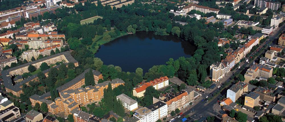 Bildnummer: 50133565  Datum: 12.07.2001  Copyright: imago/Günter Schneider
Schäfersee in Berlin-Reinickendorf, Landschaft , Gebäude, außen, Außenansicht; 2001, Berlin, !ACHTUNG LUFTAUFNAHME 100% HONORARAUFSCHLAG!, See, Seen, Gewässer, Städte, Stadtbild; , quer, Kbdia, Totale, Vogelperspektive, Perspektive, Luftaufnahme, Wohngebäude, Bauwerke, Deutschland,  , Reisen, Europa