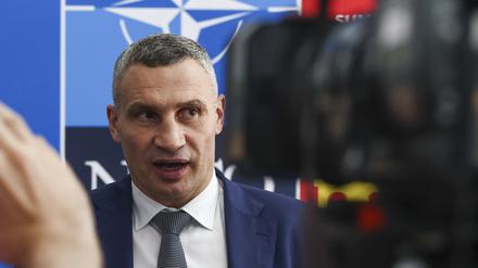 Ist es diesmal der echte? Die Regierende Bürgermeisterin von Berlin, Franziska Giffey, will nach dem Fakeanruf nun wieder mit Vitali Klitschko, Bürgermeister von Kiew und ehemaliger Boxprofi, sprechen. 