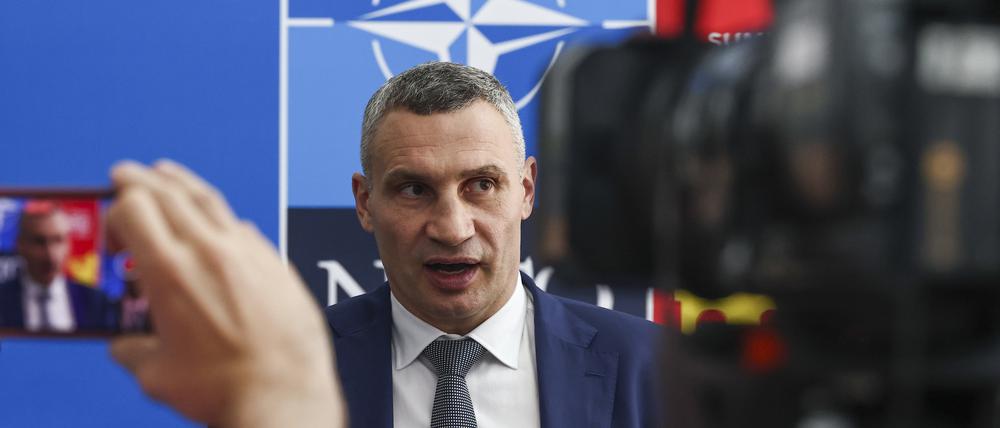 Ist es diesmal der echte? Die Regierende Bürgermeisterin von Berlin, Franziska Giffey, will nach dem Fakeanruf nun wieder mit Vitali Klitschko, Bürgermeister von Kiew und ehemaliger Boxprofi, sprechen.