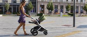 Im Kinderwagen kann es in der Sonne heißer werden als in der Umgebung.