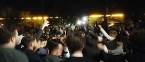 Fast jedes Wochenende musste die in den vergangenen Wochen den James-Simon-Park räumen. Gelegentlich feiern hier bis zu 1000 junge Leute.