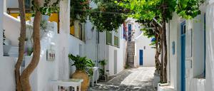 Moderate Preise und Nähe zum Meer: Die griechische Insel Paros bietet für Ferienhaussuchende gute Einstiegsmöglichkeiten.