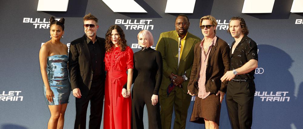 Zazie Beetz, Regisseur David Leitch, Kelly McCormick, Joey King, Brian Tyree Henry, Brad Pitt und Aaron Taylor-Johnson bei der Bullet Train Film Premiere am 19.07.2022 in Berlin Bullet Train Filmpremiere in Berlin *** Zazie Beetz, director David Leitch, Kelly McCormick, Joey King, Brian Tyree Henry, Brad Pitt and Aaron Taylor Johnson at the Bullet Train film premiere in Berlin on 19 07 2022 Bullet Train film premiere in Berlin PUBLICATIONxINxGERxSUIxAUTxONLY