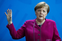 Bundeskanzlerin Angela Merkel hofft auf eine Verbesserung der Lage, mahnt aber zur Vorsicht.