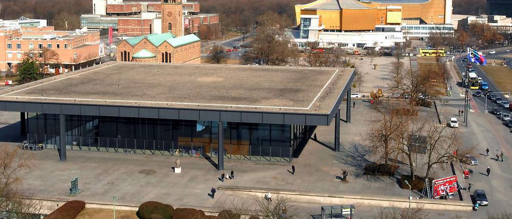 Berühmte Bauten, berüchtigte Ödnis. Die Neue Nationalgalerie, links dahinter die St. Matthäus-Kirche und die Gemäldegalerie. Rechts: Kammermusiksaal und Philharmonie.
