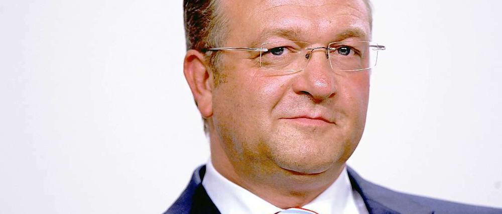 Frank Henkel (CDU), Innensenator Berlins, antwortet auf Ihre Fragen.