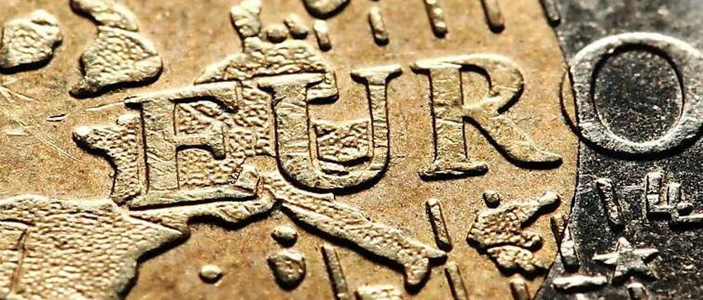 Euro-Münze mit Euro-Schriftzug.
