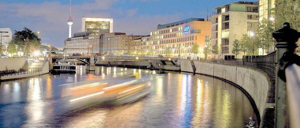 Alles ist erleuchtet. Am 3. November stimmen die Berliner ab, beim wem künftig die Verantwortung für den Strom liegt. Beim Volksentscheid geht es um den Aufbau eines städtischen Energieerzeugers und den Rückkauf des Stromnetzes.