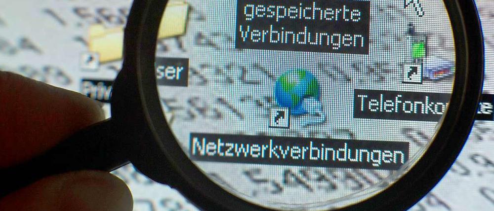 Vorratsdatenspeicherung: Zwei Icons auf einem Bildschirm, die die Namen Netzwerkverbindungen, gespeicherte Verbindungen und Telefonkonzerne tragen