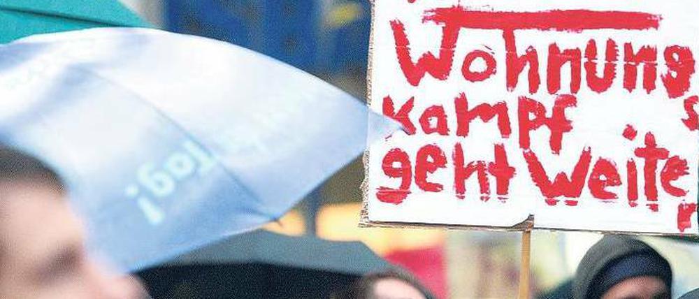 Auf der Straße. Steigende Mieten und der zunehmende Druck auf dem Wohnungsmarkt werden zur sozialpolitischen Herausforderung – und rufen Proteste hervor, wie am vergangenen Sonnabend in Berlin, Hamburg und Freiburg.