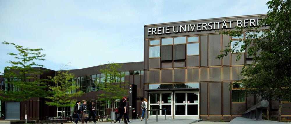 Eingang der Rostlaube. Freie Universität Berlin.