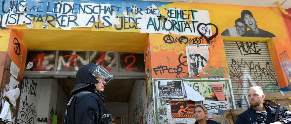 Schwer bewacht: Die Rigaer Straße 94.