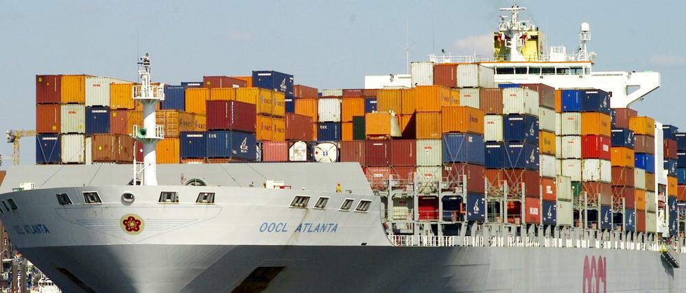 Beladenes Containerschiff